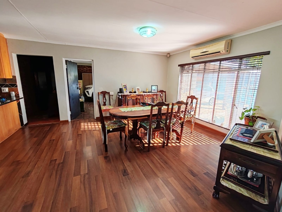 5 Bedroom Property for Sale in Grimbeeck Park North West
